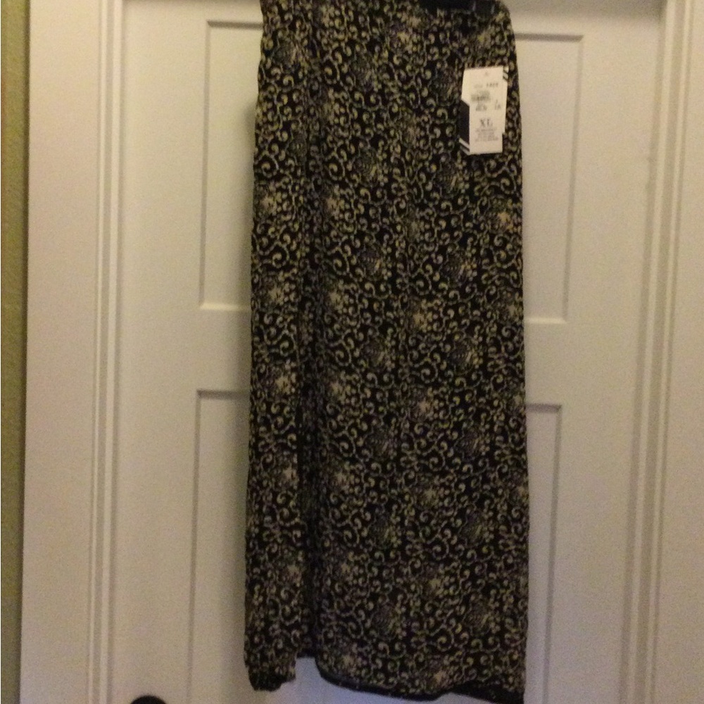 Elegant Black and Cream Patterned Skirt